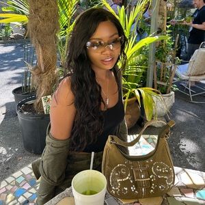 Meet your Posher, Precious